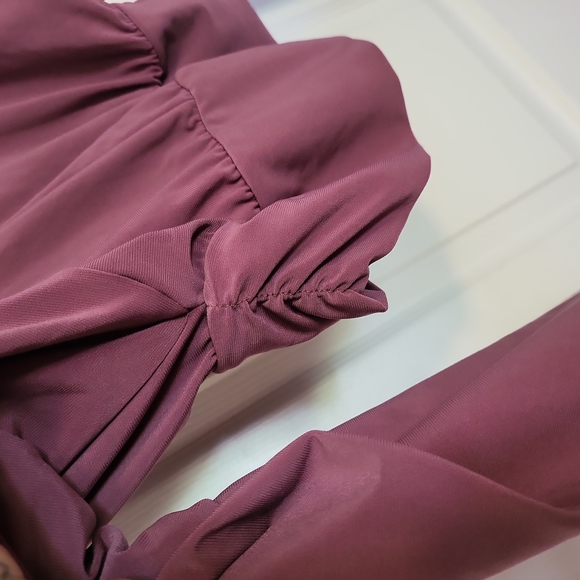 Very dressy, very sexy low cut crop top - Picture 3 of 3